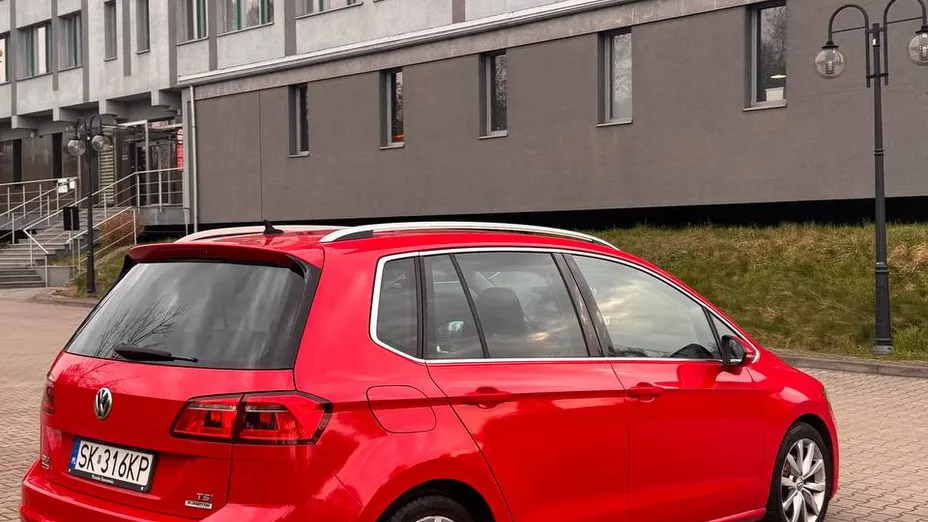 VOLKSWAGEN Golf Sportsvan -
