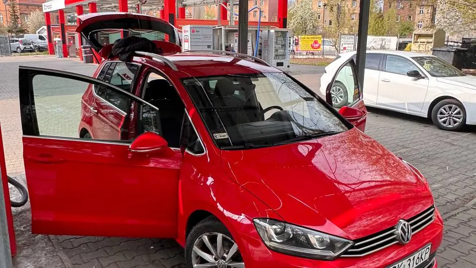 VOLKSWAGEN Golf Sportsvan -