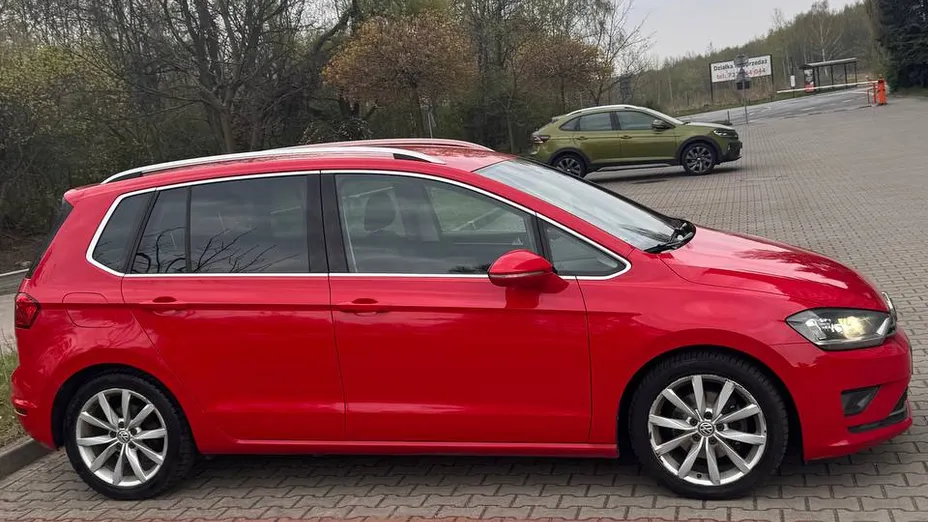 VOLKSWAGEN Golf Sportsvan -