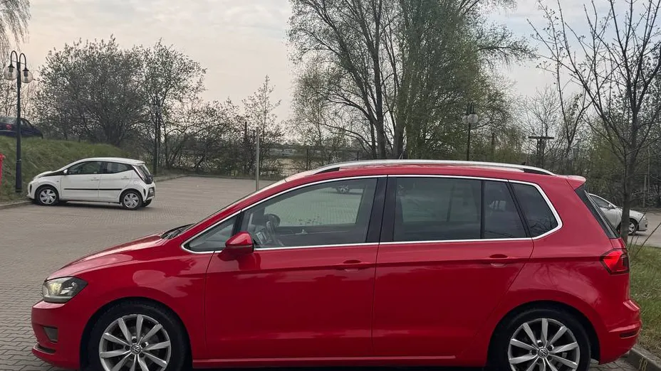 VOLKSWAGEN Golf Sportsvan -