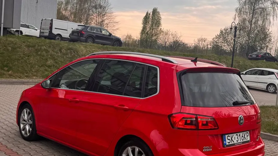 VOLKSWAGEN Golf Sportsvan -