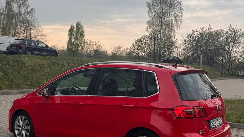 VOLKSWAGEN Golf Sportsvan -