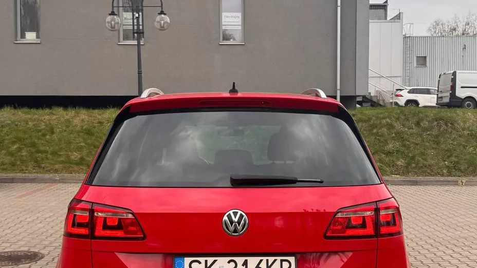 VOLKSWAGEN Golf Sportsvan -