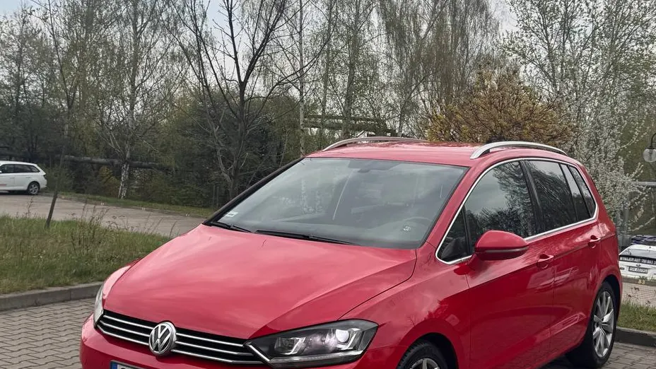 VOLKSWAGEN Golf Sportsvan -