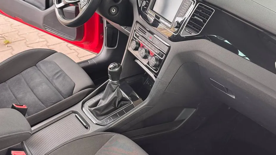 VOLKSWAGEN Golf Sportsvan -