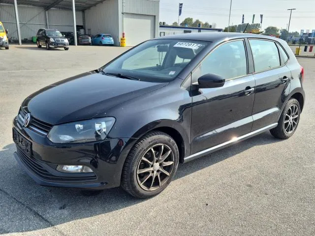 VOLKSWAGEN Polo -