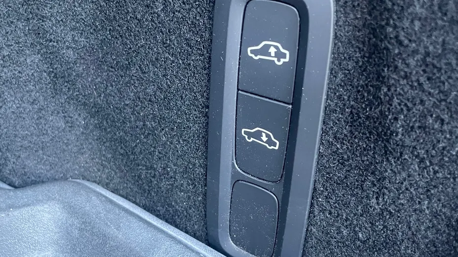 VOLVO XC60 XC60 T8 AWD Plug-In Hybrid R-Design aut