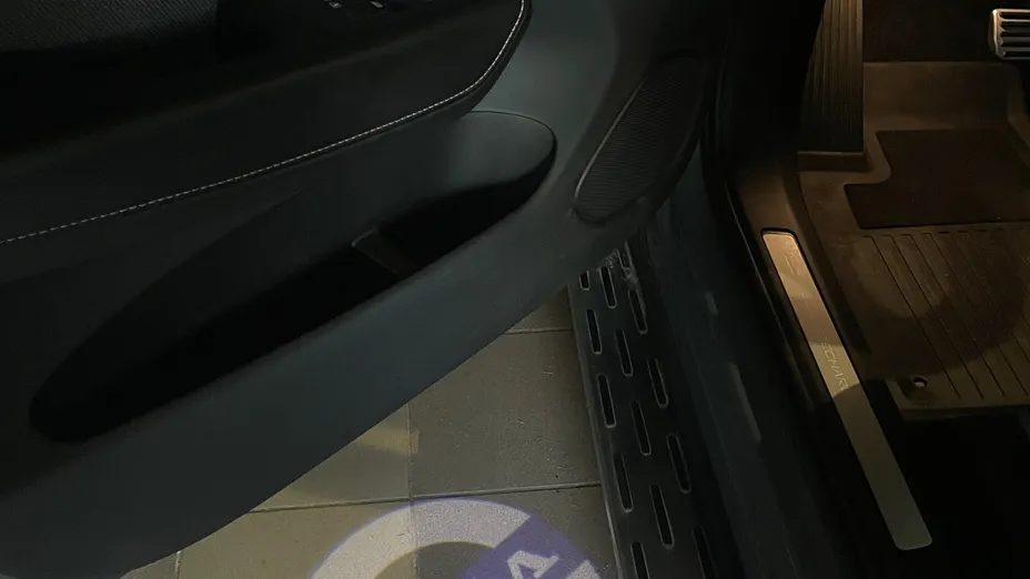 VOLVO XC60 XC60 T8 AWD Plug-In Hybrid R-Design aut