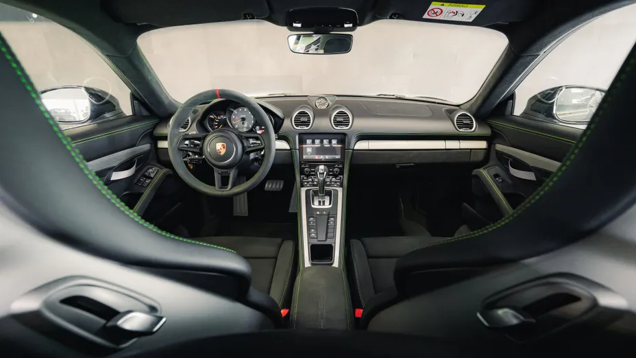PORSCHE Cayman 718 Cayman GPF GT4 PDK