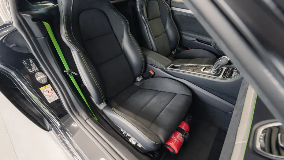 PORSCHE Cayman 718 Cayman GPF GT4 PDK