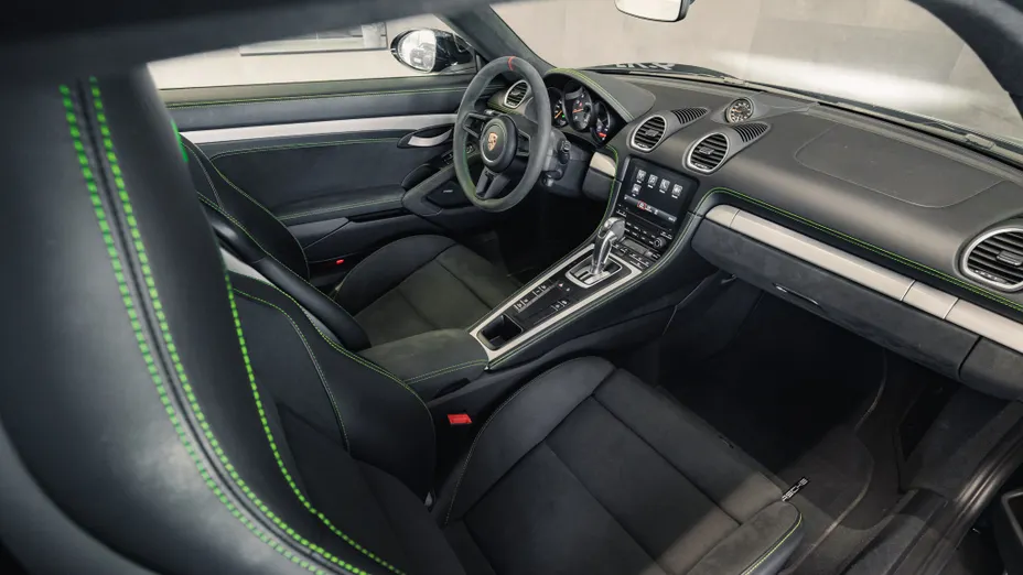 PORSCHE Cayman 718 Cayman GPF GT4 PDK