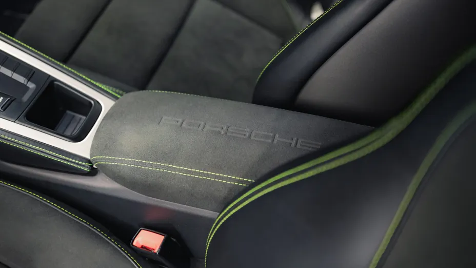PORSCHE Cayman 718 Cayman GPF GT4 PDK