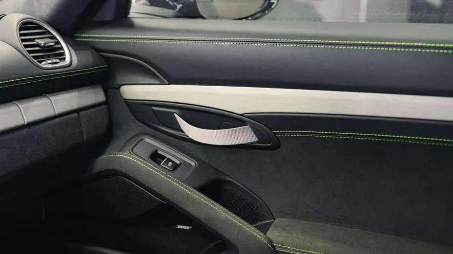 PORSCHE Cayman 718 Cayman GPF GT4 PDK