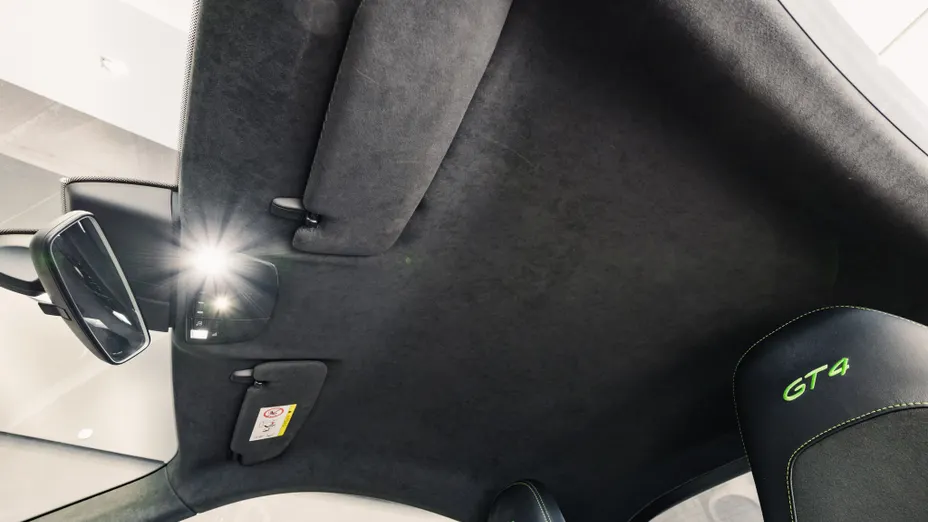 PORSCHE Cayman 718 Cayman GPF GT4 PDK