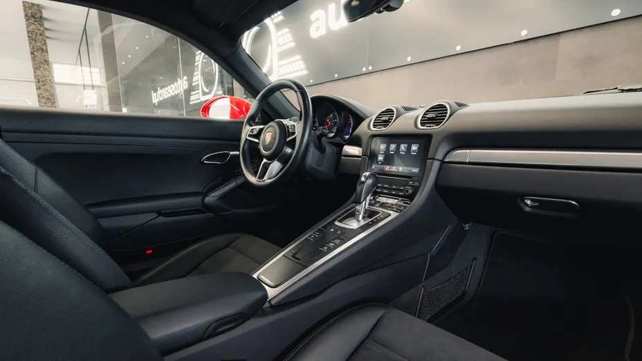 PORSCHE Cayman 718 Cayman GPF PDK