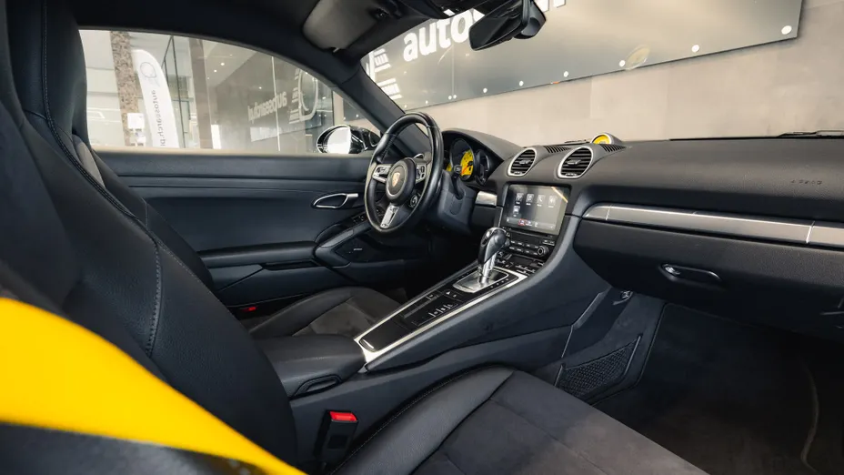 PORSCHE Cayman 718 Cayman GPF PDK