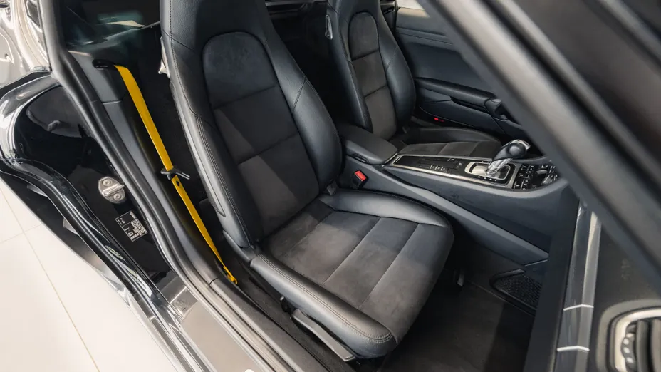 PORSCHE Cayman 718 Cayman GPF PDK
