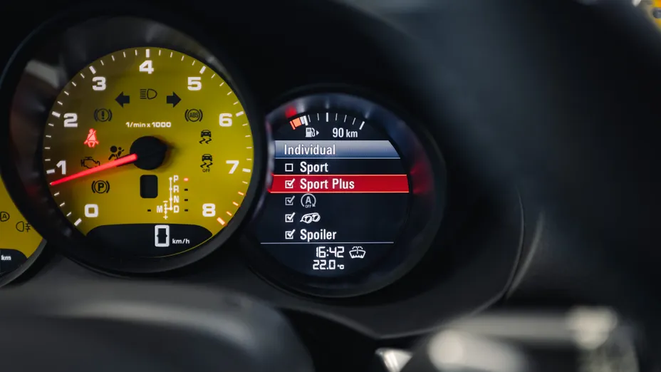 PORSCHE Cayman 718 Cayman GPF PDK