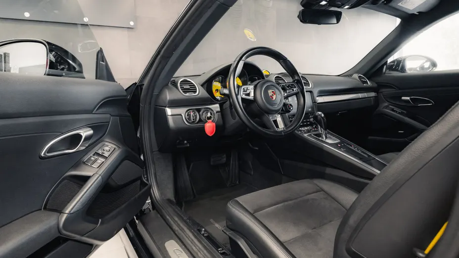 PORSCHE Cayman 718 Cayman GPF PDK