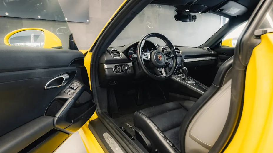 PORSCHE Cayman 718 Cayman GPF PDK