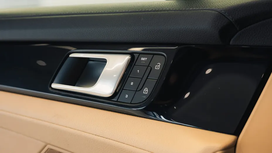 PORSCHE Panamera Panamera 4 E-Hybrid Sport Turismo Platinum Edition