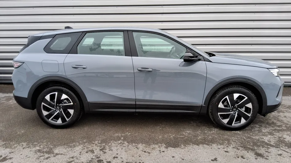 OPEL Grandland -
