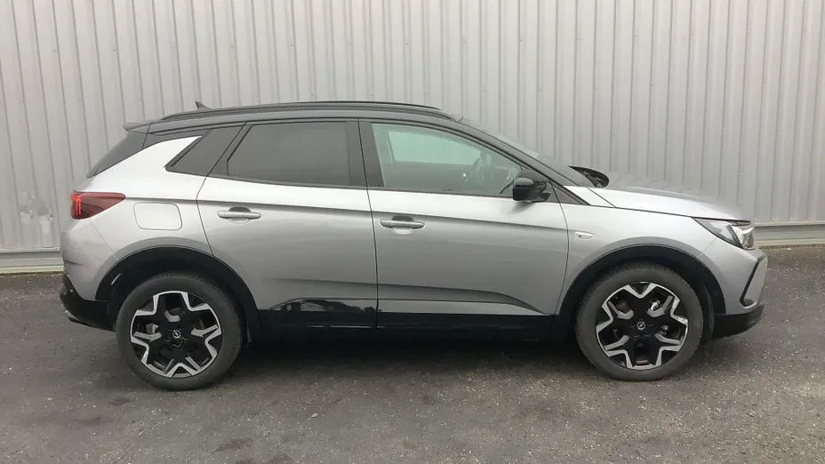 OPEL Grandland -