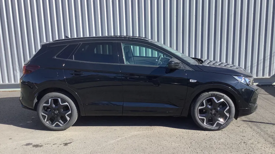 OPEL Grandland -