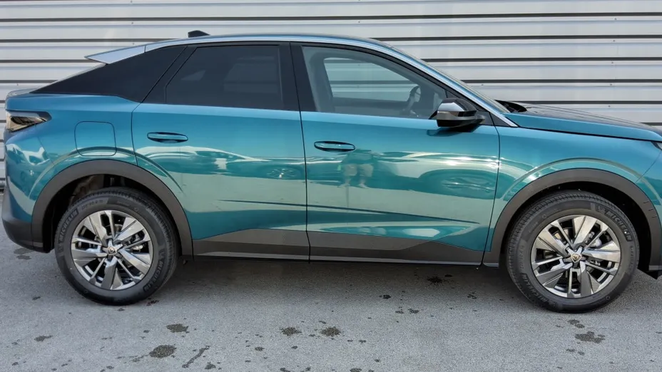 PEUGEOT 3008 -