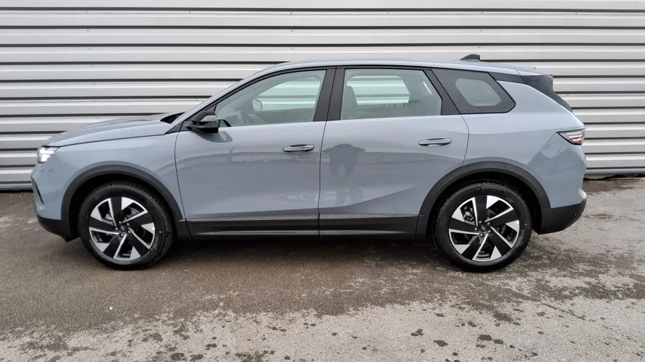 OPEL Grandland -