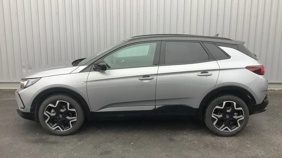 OPEL Grandland -