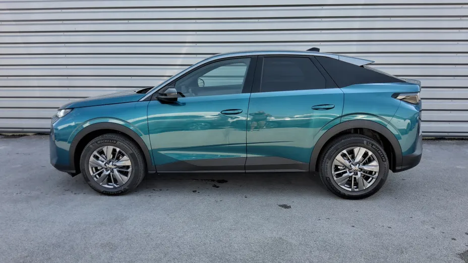 PEUGEOT 3008 -
