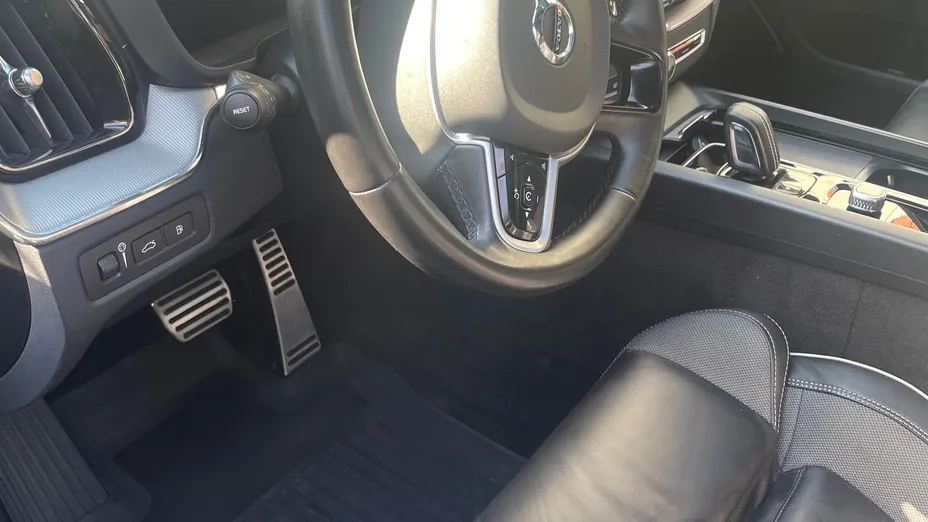 VOLVO XC60 XC60 T8 AWD Plug-In Hybrid R-Design aut