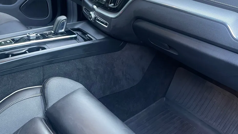 VOLVO XC60 XC60 T8 AWD Plug-In Hybrid R-Design aut