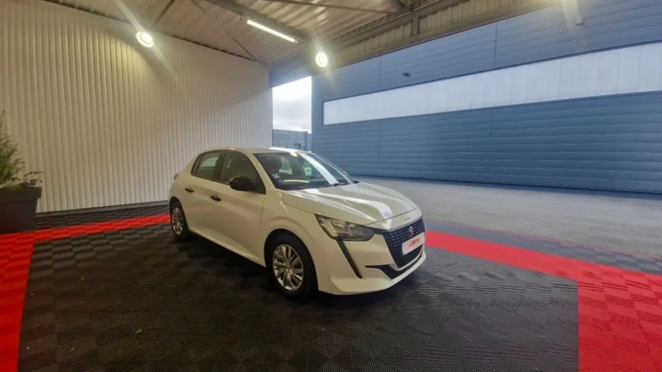 PEUGEOT 208 -