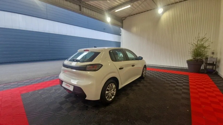PEUGEOT 208 -
