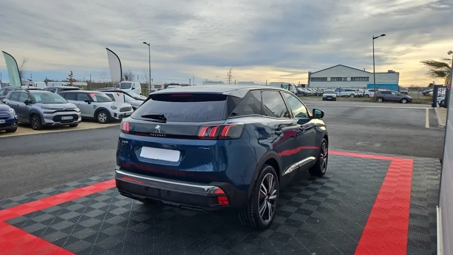 PEUGEOT 3008 -