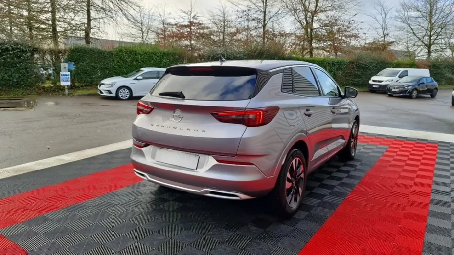 OPEL Grandland -