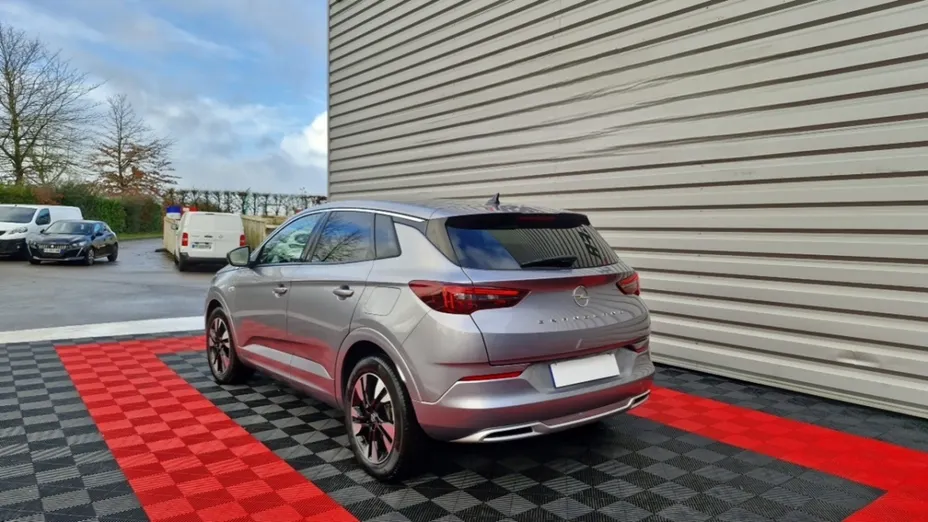 OPEL Grandland -