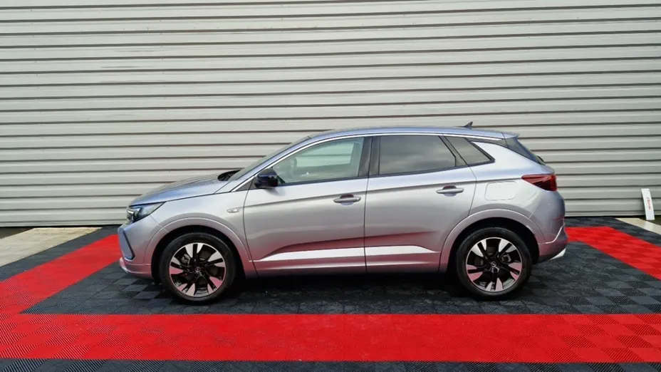 OPEL Grandland -