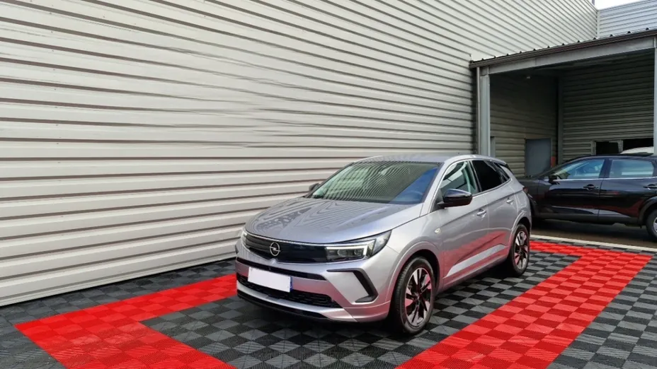 OPEL Grandland -