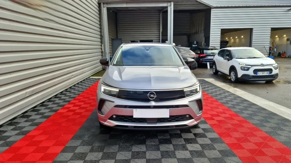 OPEL Grandland -