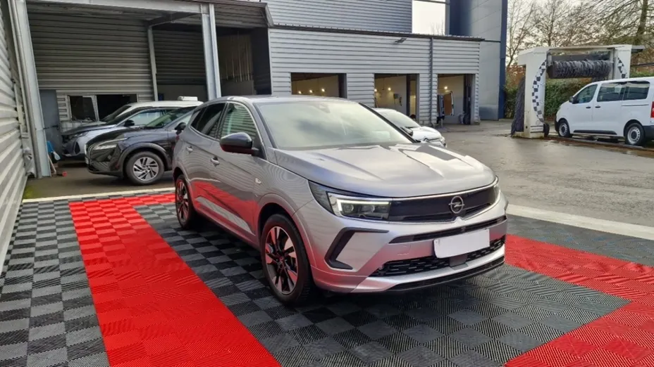 OPEL Grandland -
