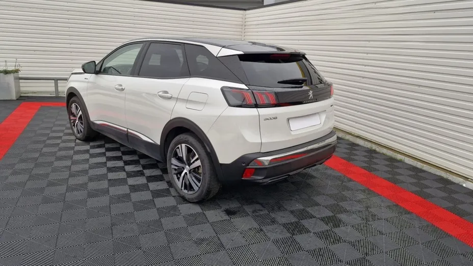 PEUGEOT 3008 -