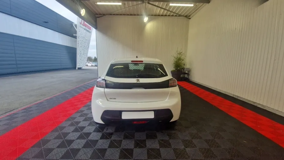 PEUGEOT 208 -