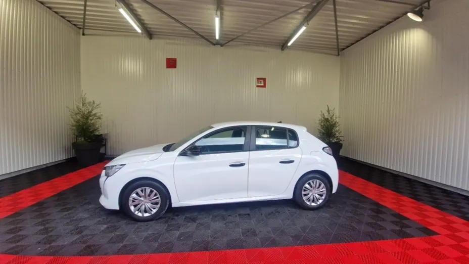 PEUGEOT 208 -