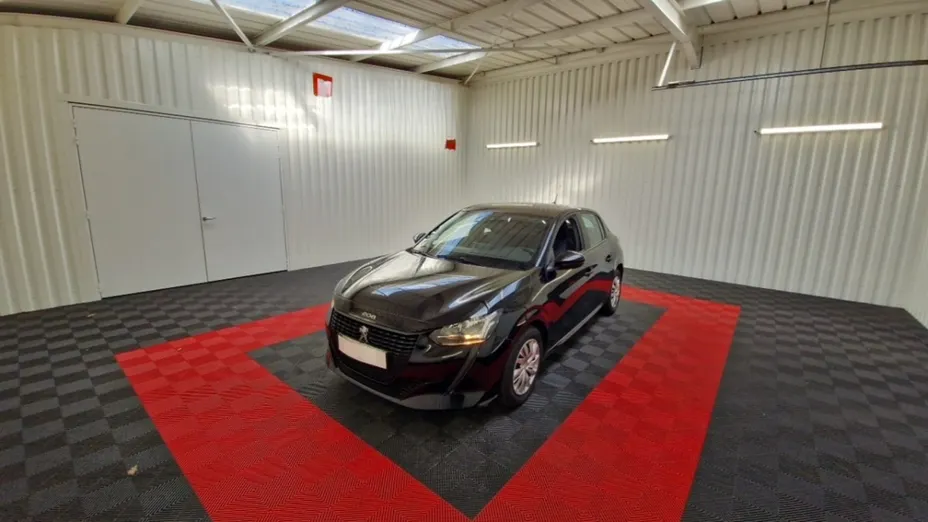 PEUGEOT 208 -