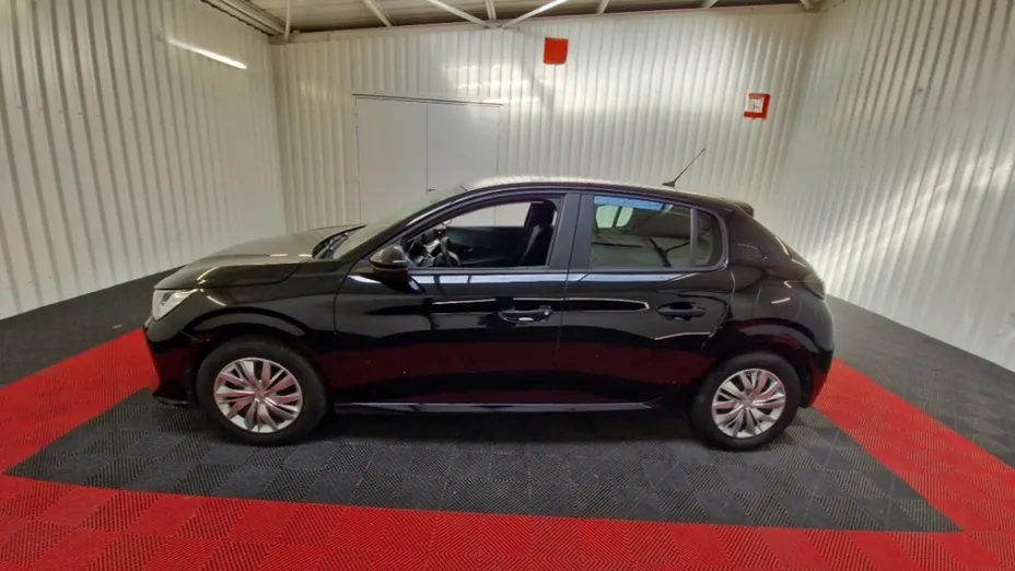 PEUGEOT 208 -