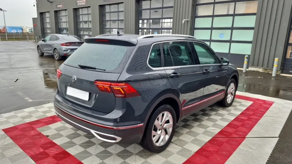 Volkswagen Tiguan -