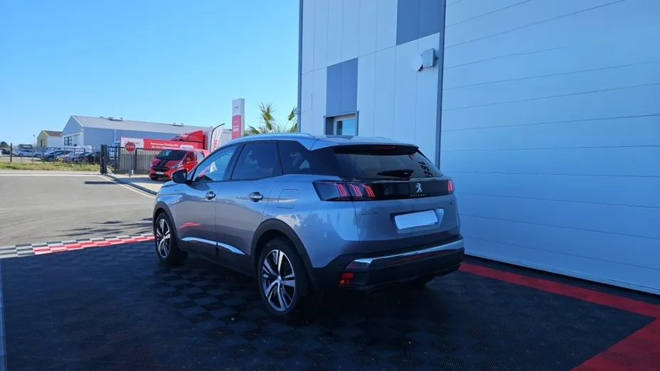 PEUGEOT 3008 -